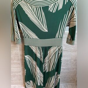 Great green dress. Lovely print.